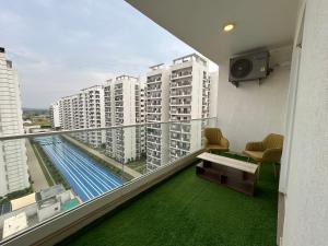 Skyline 1bhk Central Park Flower valley The Room