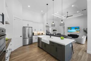 2023 Captiva home steps to the beachshopsdining