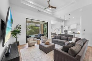 2023 Captiva home steps to the beachshopsdining