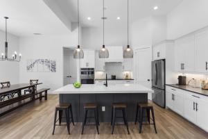 2023 Captiva home steps to the beachshopsdining