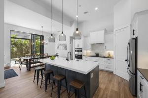 2023 Captiva home steps to the beachshopsdining