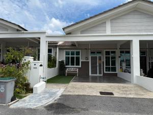 Hillside Homestay by UmmiSya