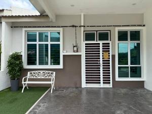 Hillside Homestay by UmmiSya