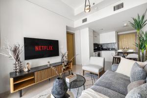 Elegant 1BR Flat in Business Bay with Pool & Gym