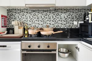 Elegant 1BR Flat in Business Bay with Pool & Gym