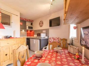 Studio rénové proche pistes avec balcon et coin montagne - FR-1-181-2469