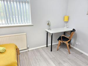 Wetherne House, Beautiful Home, Parking Garden WiFi Self Check-in