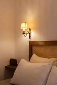 Romantic Alfama Balcony Apartment - 10 minutes from Terreiro do Paço