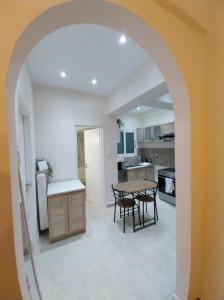 Jungle Lodge Athens at metro