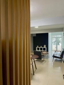 Spacious 3 bed seaview apartment