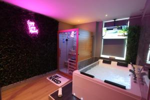 Luxury Flat,Sauna, Jacuzzi, Free Parking