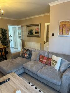 Last Min Staycation, Wolverhampton, 3 BR, Parking