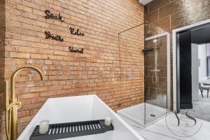 Birmingham 5BR Cosy Apartment - Wi-Fi, Games, Play Station