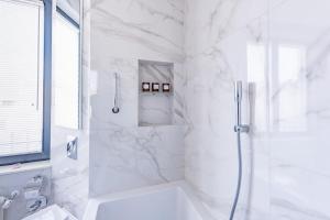 Luxurious 2BD on Crystal Garden