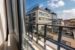 Luxurious 2BD on Crystal Garden