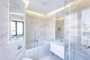 Luxurious 2BD on Crystal Garden