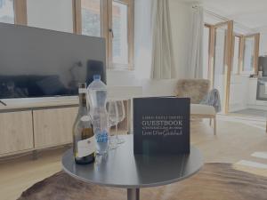 Liftside Terrace Retreat Modern & Cozy