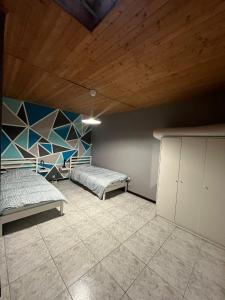 Midi Tracks Apartment