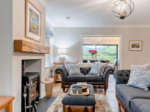 4 Bed in Great Broughton 96213