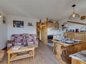 Appartement chaleureux avec balcon et parking privé - FR-1-690-26