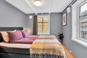 2-bedroom Apartment by The Bridge