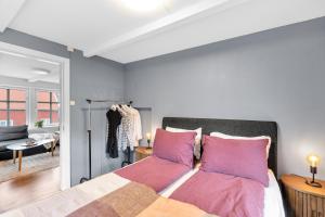 2-bedroom Apartment by The Bridge