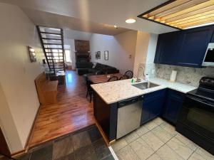 Fox Pine Lodge 4 bed 4 bath FPAF4