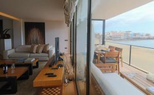 Extra Luxurious Apartment on the Beachfront.