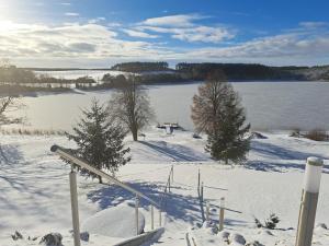 Domek Anastazja na Kaszubach z własną linią brzegową oraz balią
