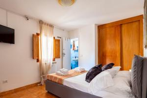 Apartment Very Central 100m from train station&Duomo