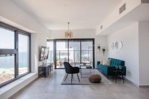 O&O Group- Magical 4BR APT With Panoramic Sea View - 4-star hotels in Bat Yam