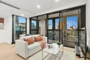 Lux Box Hill Retreat with Gym and Sky Garden