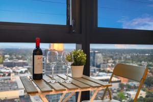 Lux Box Hill Retreat with Gym and Sky Garden