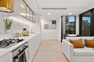 Lux Box Hill Retreat with Gym and Sky Garden