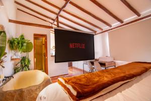 Exclusiva cabaña con tina en piedra, fogata y cine