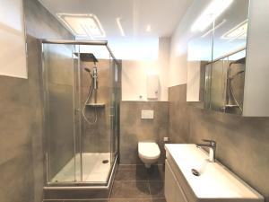 DANESSI-Familie,Business,nahe Koblenz,6 Personen,Saniert,direkte Anbindung Industriegebiet,TV Kingsize Boxspringbett