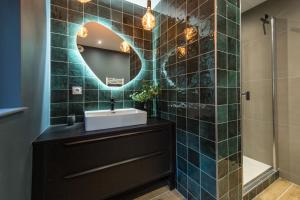 Legendary ski & cycling 4 to 6 guest getaway