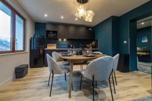 Legendary ski & cycling 4 to 6 guest getaway