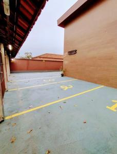 Apartamento tipo estúdio no Centro de Bertioga, Wi-Fi, Vaga, Churrasqueira, a 3 min de carro da praia e balsa