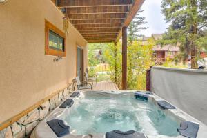Mountainside Winter Park Ski Home with Hot Tub
