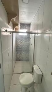 1 km from the airport and 3 km from the city park