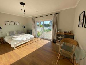 Leons Seaview