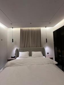 استديو فاخر خلف الياسمين مول