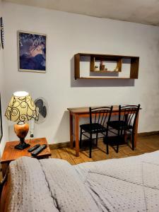 Habitación con baño privado acceso a cocina y terraza en Miraflores