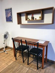 Habitación con baño privado acceso a cocina y terraza en Miraflores