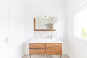 Workshop with sea view 150 m from Pointe du Goudoul beach