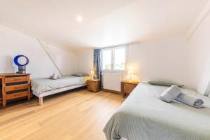 Workshop with sea view 150 m from Pointe du Goudoul beach