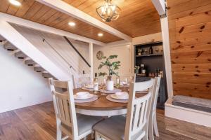 Cove Lakeside Jacuzzi, Central AC, Stunning View