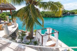 Casa La Torre, Luxury private waterfront villa - Ubytování bez kategorie ve městě Puerto Aventuras