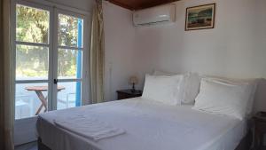 Bizas Rooms & Studios